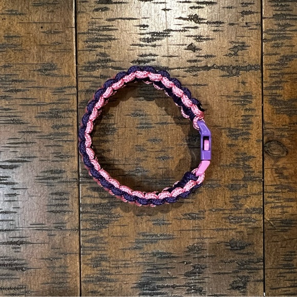 Set of Three handmade paracord bracelets - Picture 7 of 8